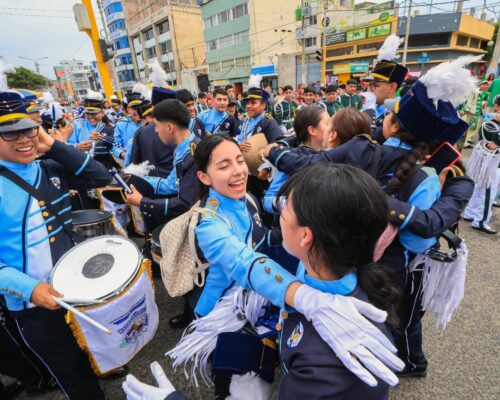 COLEGIO ANTONIO RAIMONDI GANA CONCURSO ESCOLAR DE BANDAS RÍTMICAS POR EL 118.° ANIVERSARIO DE CHIMBOTE