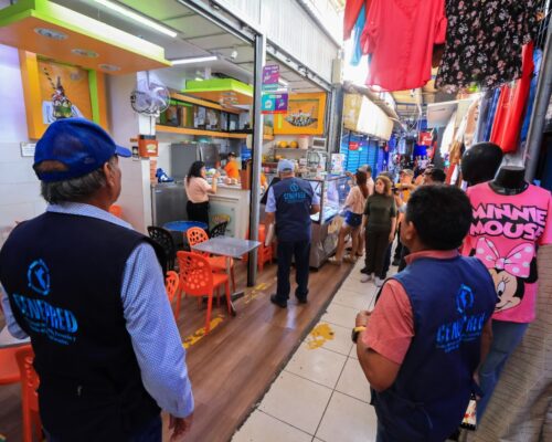 MPS INSPECCIONA MEDIDAS DE SEGURIDAD EN MERCADO MODELO DE CHIMBOTE