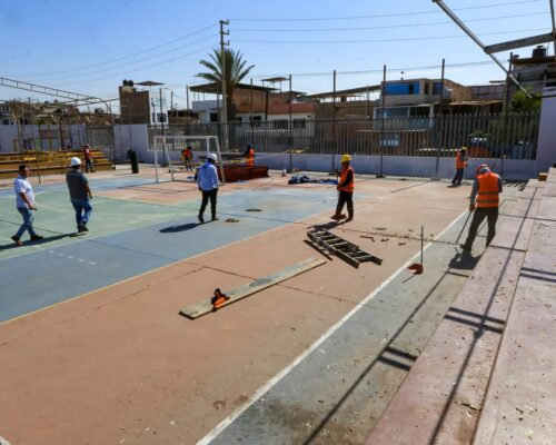 ALCALDE LUIS GAMARRA INICIA MANTENIMIENTO DEL CAMPO DEPORTIVO LA BALANZA QUE ESTUVO ABANDONADO POR MÁS DE 10 AÑOS